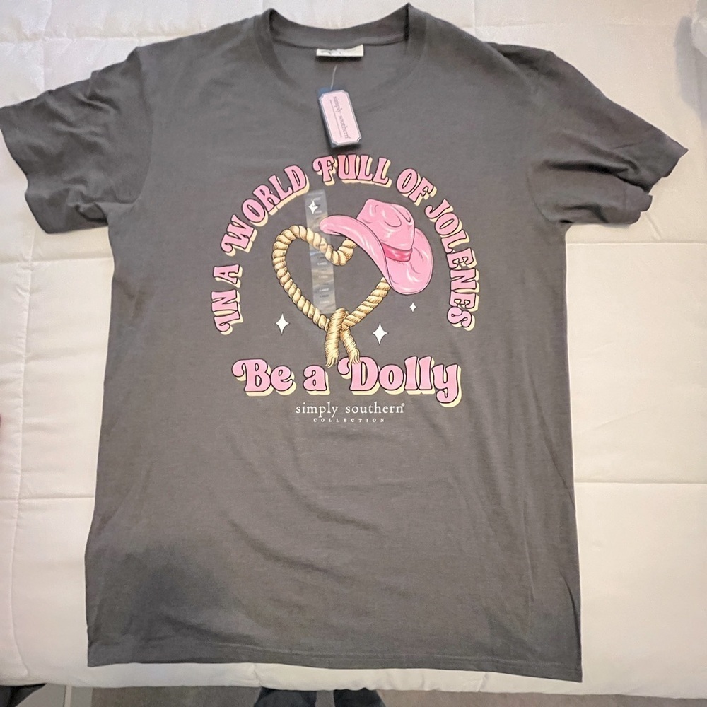 Simply Southern “ In A World Full Of Jolene’s ….Be A Dolly” Gray Size Me…
